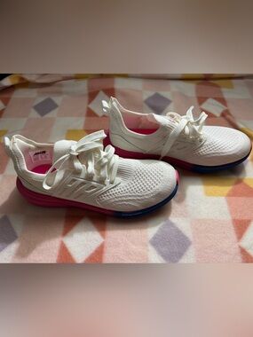 Avia White Knit Athletic Shoes with Pink and Blue Sole